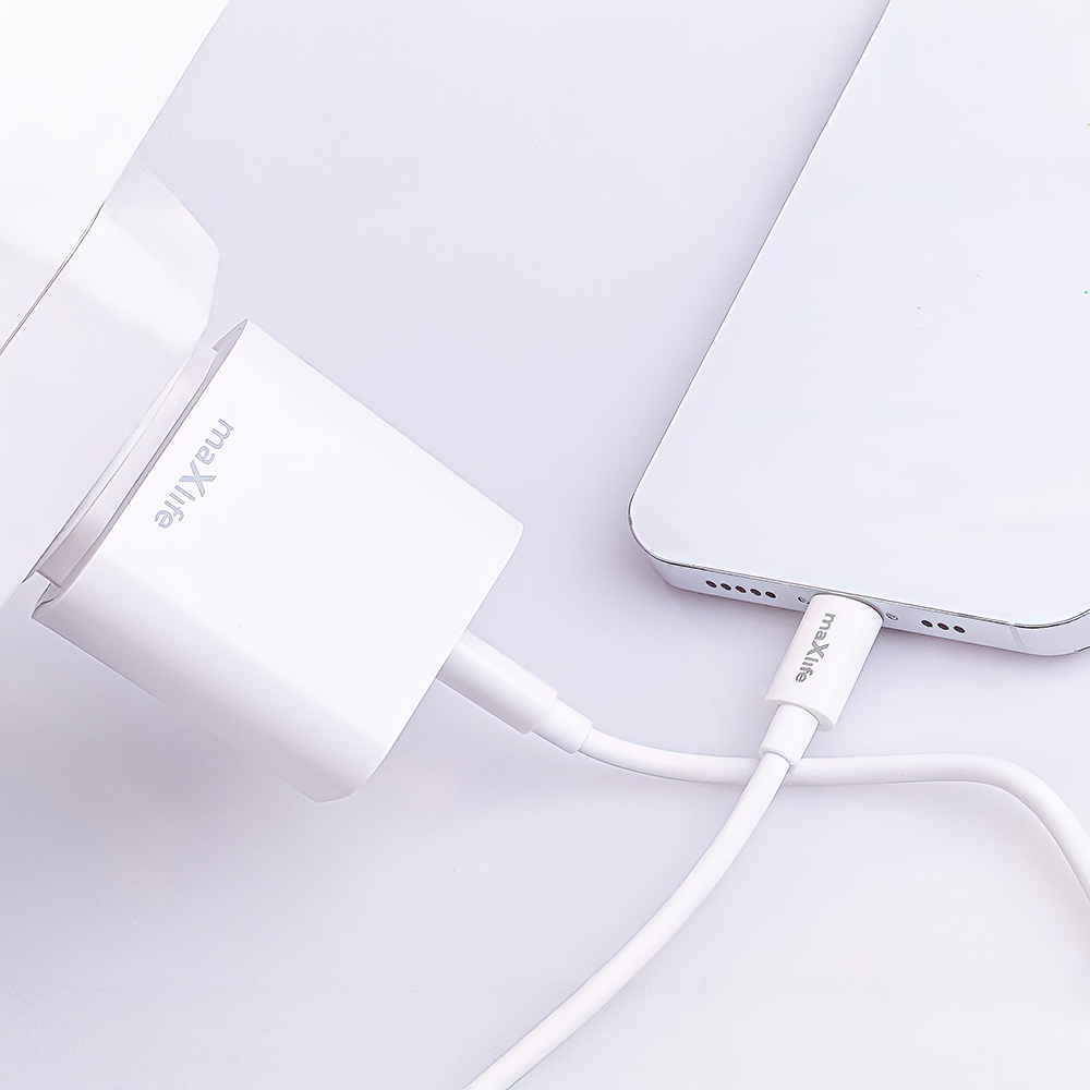 Szybka adowarka 20W z kablem do telefonu Maxlife  2 porty USB i USB-C kabel USB-C - Lightning Realme GT 7 / 2